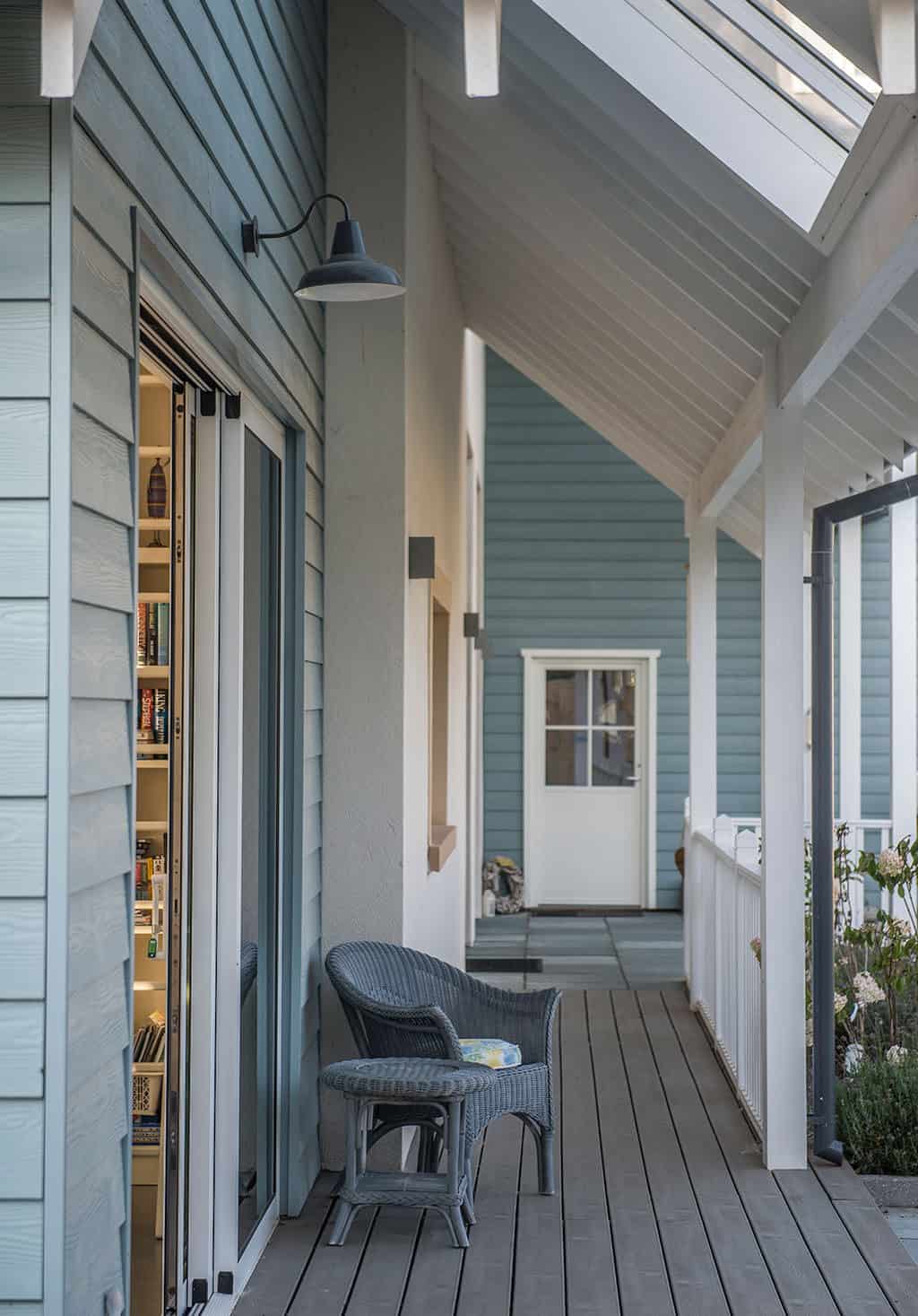 New England style veranda detail