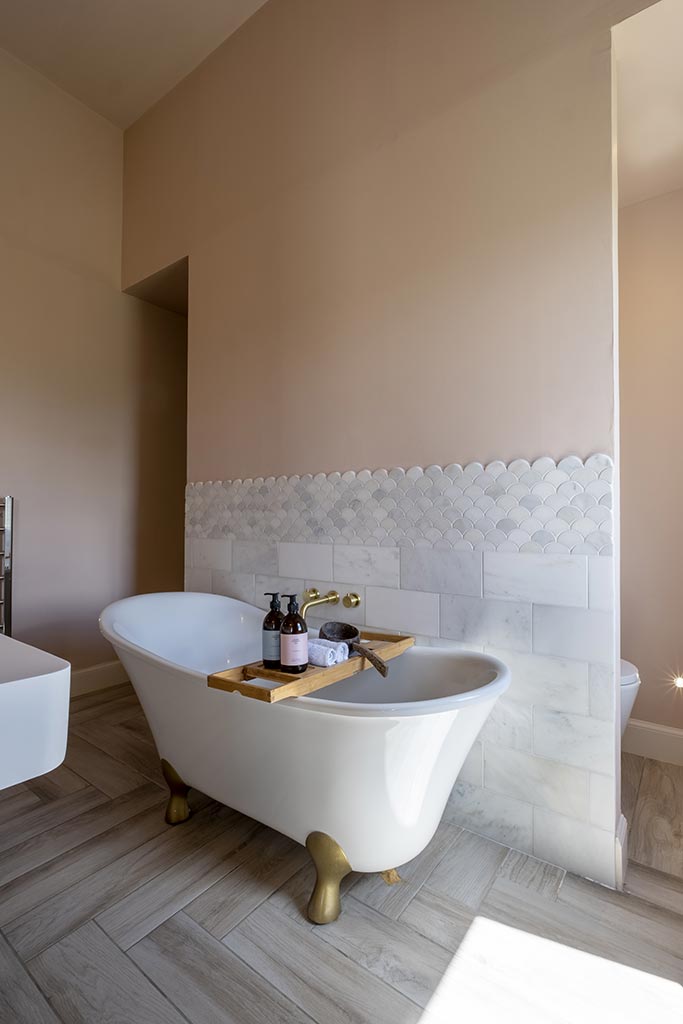 Blissful bathroom interior