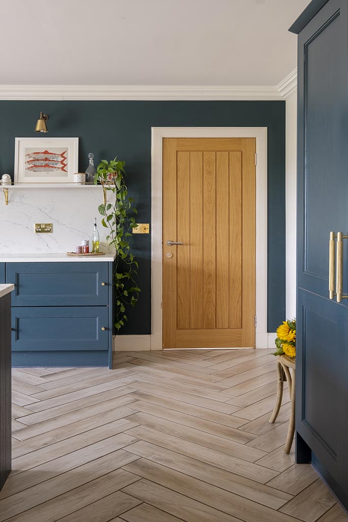 Oak kitchen door finishing detail