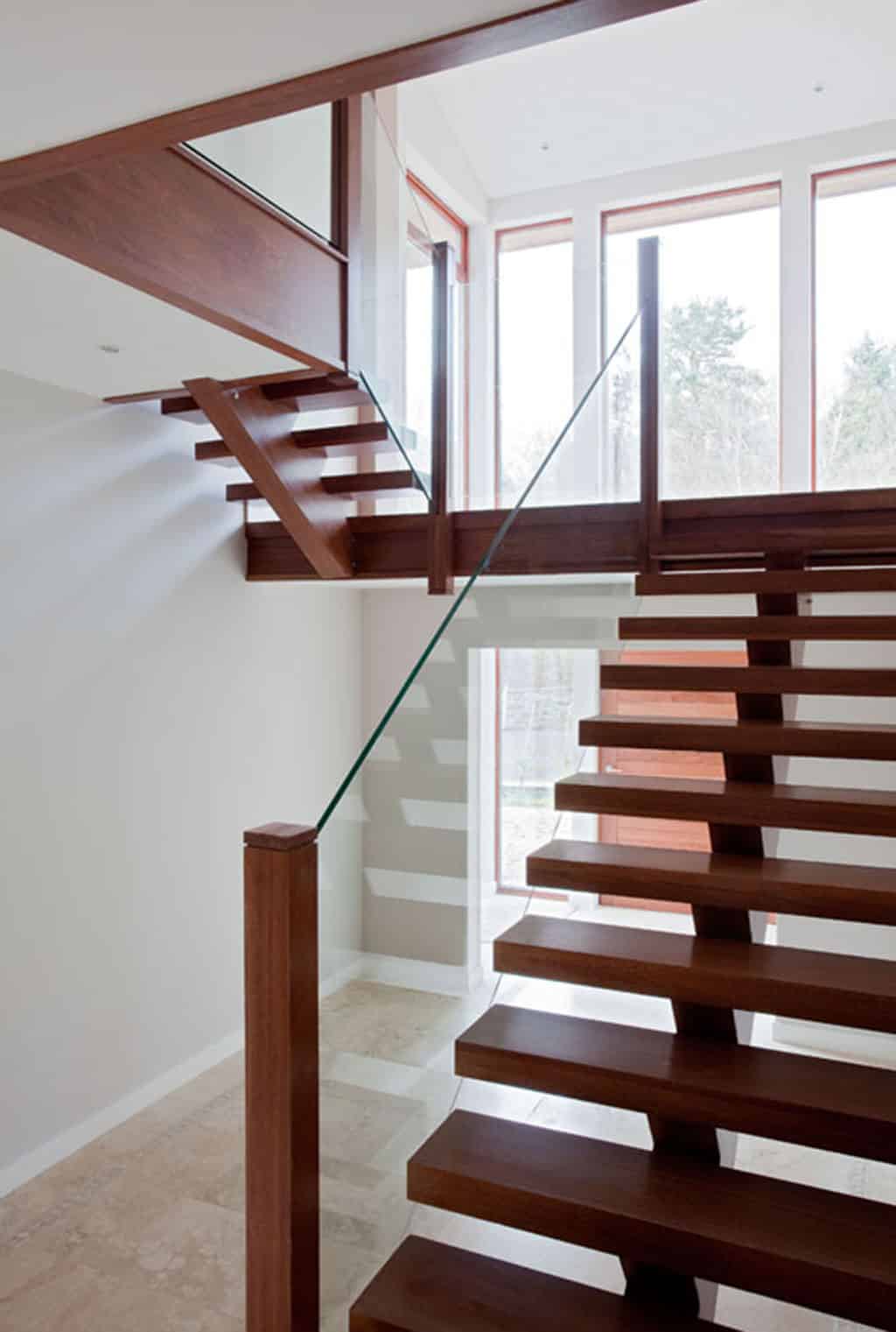 Open-tread staircase with glass balustrade