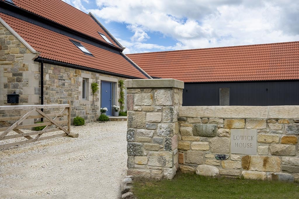 Exposed stone feature wall