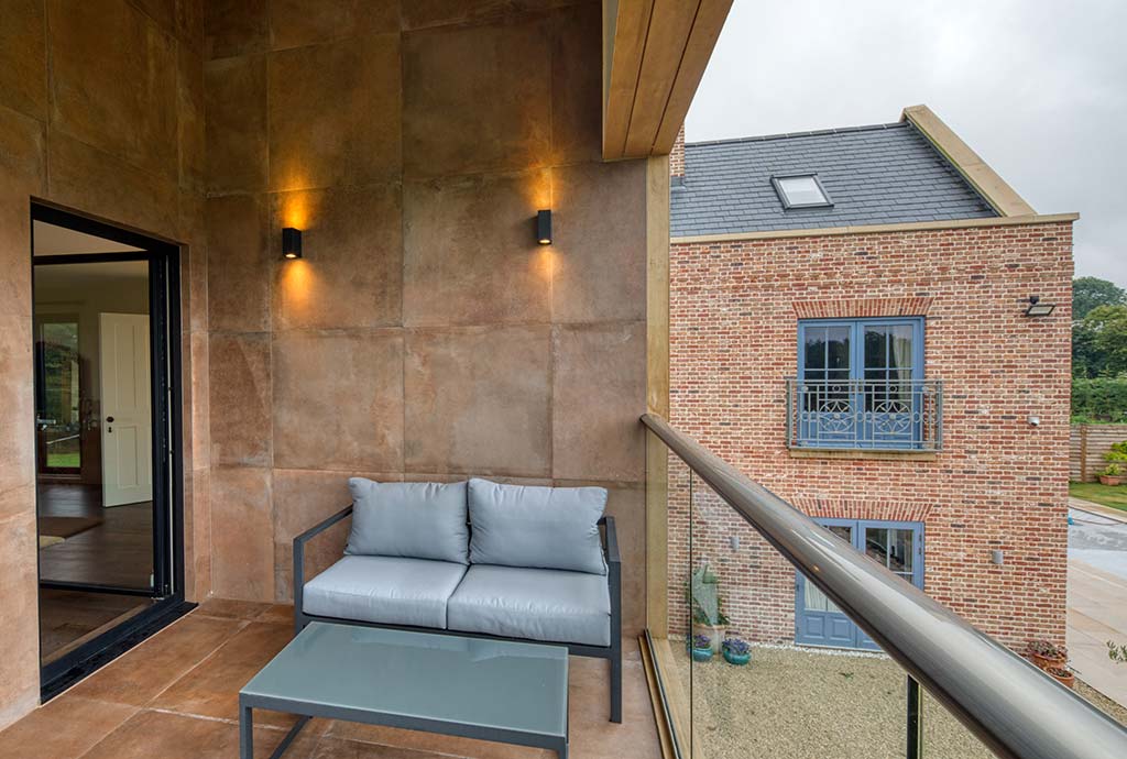 Master bedroom balcony exterior view